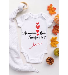 Beni Severmisin Anneanne Desenli Kısa Kol Body