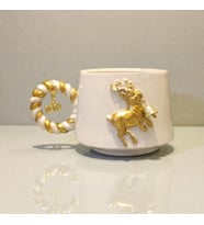 3D Kabartmalı Yaldızlı Çanlı Yılbaşı Geyik HEDİYE Charm Hediyeli El Yapımı Seramik Kupa Mug 200ml (Beyaz - Gold)