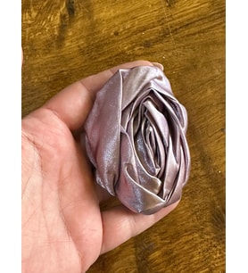 LİLA ÇİÇEK BROŞ YAKA İĞNESİ GİYİM AKSESUARI 7X6 CM