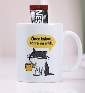 BBaskı Komik Kedi Tasarımlı Kahve Kupası 330 ml – Önce Kahve Sonra İnsanlık Yazılı Hediyelik Porselen Kupa Bardak