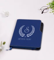 BK Gift Kişiye Özel Çelenk Baş Harfli İsimli Lacivert Termo Deri Defter-1