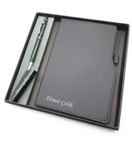 Signator® Codex  N173 Kişiye Özel Defterli Set - İsme Özel Siyah Kalem + İsme Özel Siyah Defter + İsme Özel Siyah Çakmak  İsme Özel Kutusunda Hediyelik Set (Karışık)