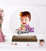 BK Gift Kişiye Özel Bebek Karikatürlü Yuvarlak Ahşap Standlı Biblo-2