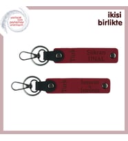 İsim Soyisimli Türk Yazısı Deri Anahtarlık Seti – Kişisel Hediye Takımı, Kırmızı-Kırmızı (Çok Renkli)