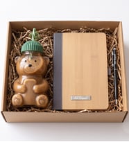 Teddy & Office Ayıcık Model Pipetli Cam Kupa & İsme Özel Defter & Touchpen Kalem Hediye Seti - Sevgiliye Sevimli Hediye, İş Arkadaşına Yeni İş Hediyesi, Arkadaşa İçimden Geldi Kutusu