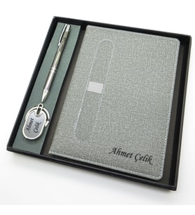 Signator® Codex  N118 Kişiye Özel Defterli Set - İsme Özel Gri Kalem + İsme Özel Gri Defter + İsme Özel Anahtarlık  İsme Özel Kutusunda Hediyelik Set (Karışık)