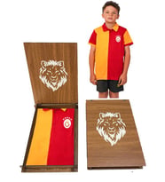 Galatasaray Lisanslı 5 Yıldız Polo Yaka Çocuk Forma T-Shirt Aslan Ahşap Kutulu (Sarı-Kırmızı)