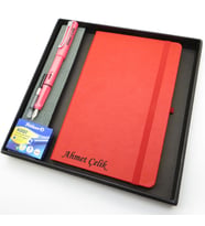 Signator® Codex  N315 Kişiye Özel Defterli Set - İsme Özel Pembe Dolma Kalem + İsme Özel Kırmızı Defter + Yedek Kartuş İsme Özel Kutusunda Hediyelik Set (Karışık)