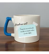 Kendime Not: Başkalarının Kafasında İnandığı Baskılı Mavi Kulplu D Kupa (Beyaz)