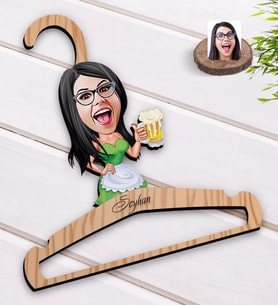 BK Gift Kişiye Özel Kadın Karikatürlü Standart Boy Ahşap Elbise Askısı-30
