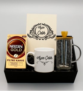 Kişiye Özel Kanvas Krem Defter & Kişiye Özel Beyaz Kupa & French Press & Nescafe Gold Filtre Kahve Hediye Seti