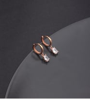 925 Ayar Gümüş Oval Taşlı Sallantılı Küpe