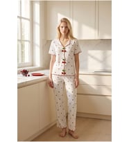 Kadın Kiraz Düğmeli Desenli Pijama Takımı Beyaz Yazlık Kısa Kollu Fitilli Model