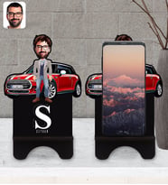 BK Gift Kişiye Özel Plakalı Erkek Mini Cooper Karikatürlü Ahşap Biblo Telefon Standı-1