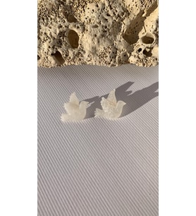 Sedefli Parlak Beyaz Renkli Güvercin Şekil Gümüş Aksesuarlı Epoksi Küpe El Yapımı Hediyelik