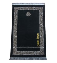 Seccadenize İsminizi Nakşediyoruz, Desenli Nakış İşlemeli İsimli Seccade Siyah