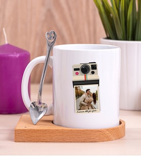 Kişye Özel Polaroid Tasarım Fotoğraflı Ahşap Altlıklı Beyaz Kupa Bardak