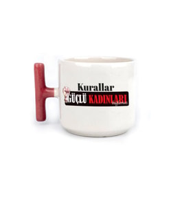 Kurallar Güçlü Kadınları Bağlamaz Baskılı Kadınlar Günü Kırmızı Kulplu T Kupa