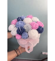 El Yapımı Çiçek Formlu Kokulu Mum Buketi – Dekoratif El Yapımı Şık Tasarım Hediye (Beyaz-Pembe)