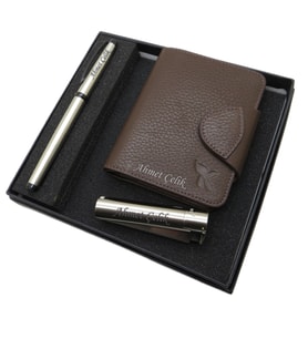 Signator D254 Kişiye Özel Set - Deri Cüzdan Kartlık + Clipper Çakmak  + Scrikss Kalem Seti  İsme Özel Hediyelik Set (Karışık)
