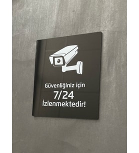 Siyah Parlak Pleksi 7\24 Kamera ile İzlenmektedir Uyarı Levhası