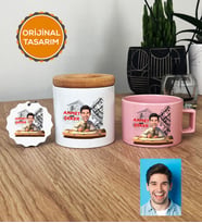 Kişiye Özel Karikatürlü Mimar Hediye Seti Pastel Fincan, Kalemlik, Anahtarlık Erkek Mimara Mimarlar Günü Hediyesi (Pembe)