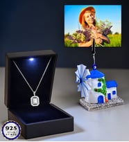 Size Özel Fotoğraflı Led Işıklı Kutusunda 925 Ayar Gümüş Baget Taşlı Kolye (Değirmenli)