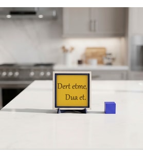 Estetik Yazı Kompozisyonlu "Dert etme, Dua et" Yazılı Şık Dekoratif Obje, Ev ve Ofis İçin Zarif Süs 10x10 cm