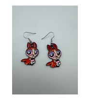 Powerpuff Girls Blossom Figürlü Küpe – Sevimli ve Eğlenceli Tasarım