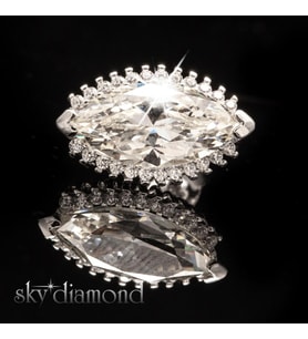 Sky Diamond Etrafı Pırıltılı Taşlarla Süslenmiş Mekik Montür Vidalı Küpe