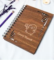 Kişiye Özel Penguen Desenli Ahşap Kapaklı Defter - Ajanda - İsme Özel - A5 60 Yaprak (120 SAYFA) Hediyelik (Gümüş)