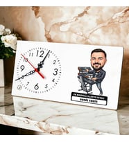 Klavye Ustası Müzisyen Erkek Karikatürlü Masa Saati