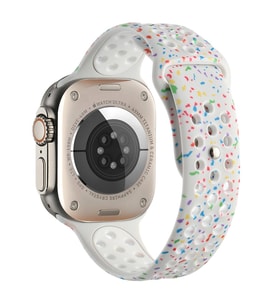Apple Watch 7 45mm Uyumlu Kordon Silikon Esnek Yumuşak Delikli Spor KRD-02 Kayış (Beyaz)