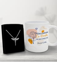 Öğretmenler Günü Kişiye Özel Pastel Dünyanın En İyi Öğretmeni Tasarımlı Kupa &Melek Kolye Hediye Kutusu