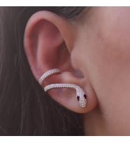 Kulağı Saran Rose Kaplama Siyah Taş Detaylı Gümüş Kıkırdak Küpe