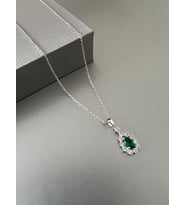 Zeta Jewel 925 Ayar Gümüş Damla Zümrüt Taşlı Zirkon Çerçeveli Kolye 40+5 cm