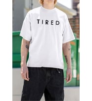 Unisex Tired Yorgun Yazılı Oversize Tişört (Beyaz)
