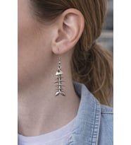 Bone Tide – Balık İskeleti Figürlü Gümüş Renk Unisex Sallantılı Küpe