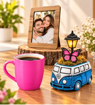 Kişiye Özel Fotoğraflı Mavi Vosvos Minibüs Masa Lambası ve Pembe Kupa Bardak – Sevgiliye Arkadaşa Doğum Günü Hediyesi