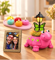 Kişiye Özel Fotoğraflı Mutlu Pembe Kaplumbağa Masa Lambası ve Kokulu Makaron Mum