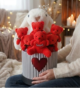 Kraliçe Taçlı Premium Peluş Tavşan ve Aşk Temalı Kırmızı Ayıcık Buketi, Gift Box - Sevgiliye, Eşe, Anneye Sürpriz Doğum Günü & Özel Gün - Kutlama Hediyesi