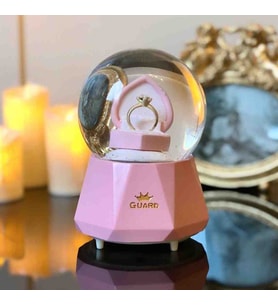 Müzikli Işıklı Kar Küresi Dekoratif Cam Küre Sevgiliye Romantik Hediye Yeni Yıl Doğum Günü Sürprizi Özel Tasarım Kaliteli Konsept Kar Tanecikli Tek Taş Yüzük Temalı Lüks Hediyelik Snow Globe