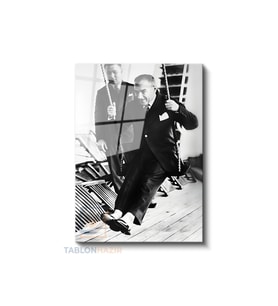 Dikey Cam Tablo Salon Duvar Tablosu Dikey Cam Salıncakta Ataturk Yeni Ev Hediyesi Ofis Tablosu