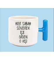 Her Sabah İşe Giderken Söven O Kişi Espirili T Kulplu Kupa Bardak