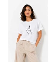Kore Parmak Kalp Aşk Temalı Minimal Baskılı Tişört Yazlık Kısa Kol T-Shirt - Beyaz