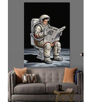 Gazete Okuyan Astronot Dekoratif Kanvas - Mdf Ahşap Tablo