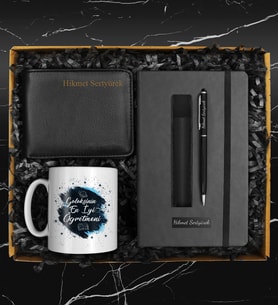 Öğretmenlere Özel Galaksinin En İyi Öğretmeni Kupası & Kişiye Özel Defter & Deri Kılıflı Touch Pen Kalem & Cüzdan Hediye Seti