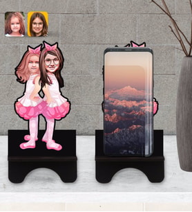 BK Gift Kişiye Özel Kız Kardeşler Karikatürlü Ahşap Biblo Telefon Standı-3