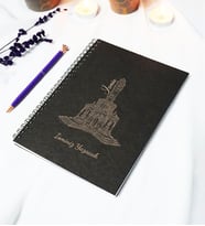 Kişiye Özel Anne Bebek Temalı Siyah Kraft Kapaklı Defter - 45 Yaprak A5 (90 SAYFA) 15x21 Cm