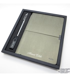 Scrikss İsme Özel Verona Defter + Kalem + 16Gb Usb Bellek Hediyelik Set - SG180 İsme Özel Defter Kutulu Set